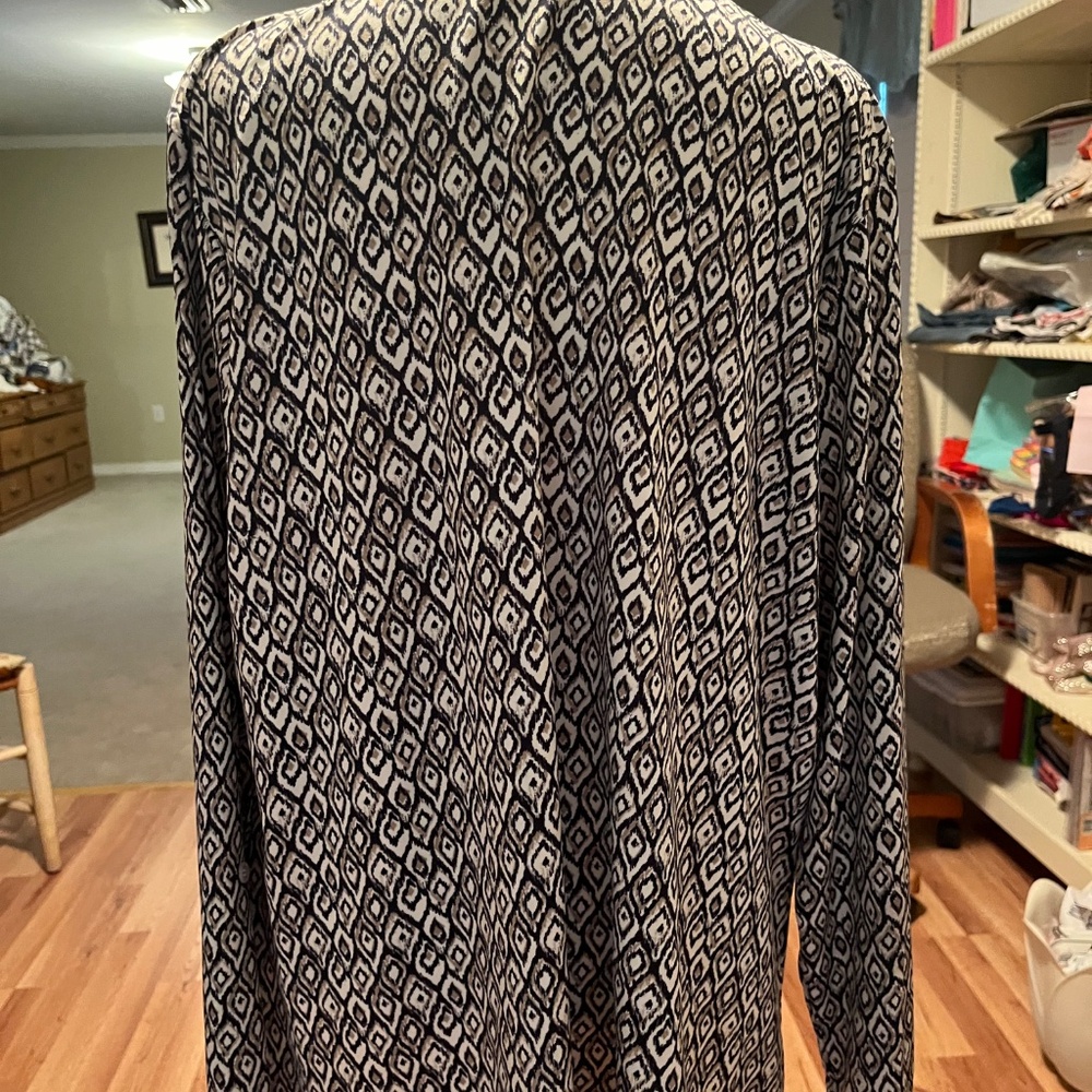 Top - Picture 2 of 4